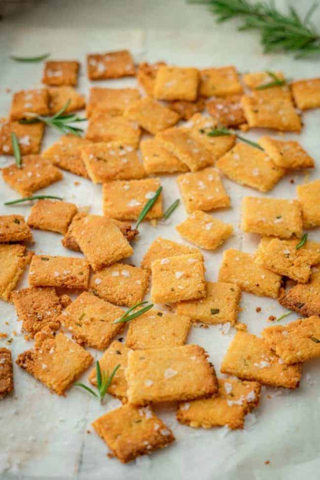 Baked cheddar crackers
